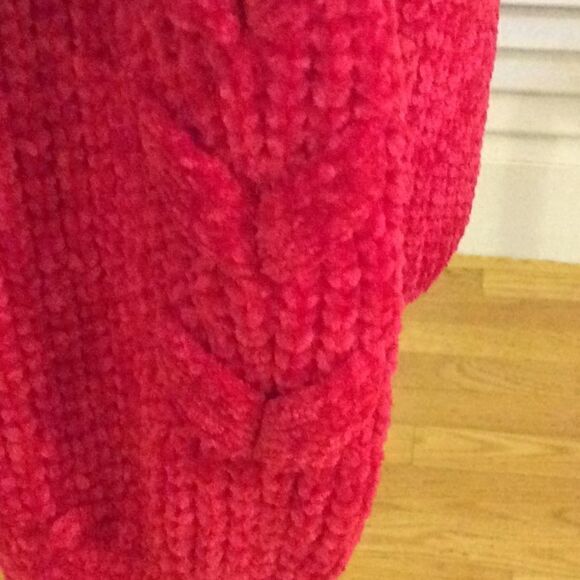 Super soft Recycled Poly Red Hot Sweater 11-13 L - Picture 4 of 11